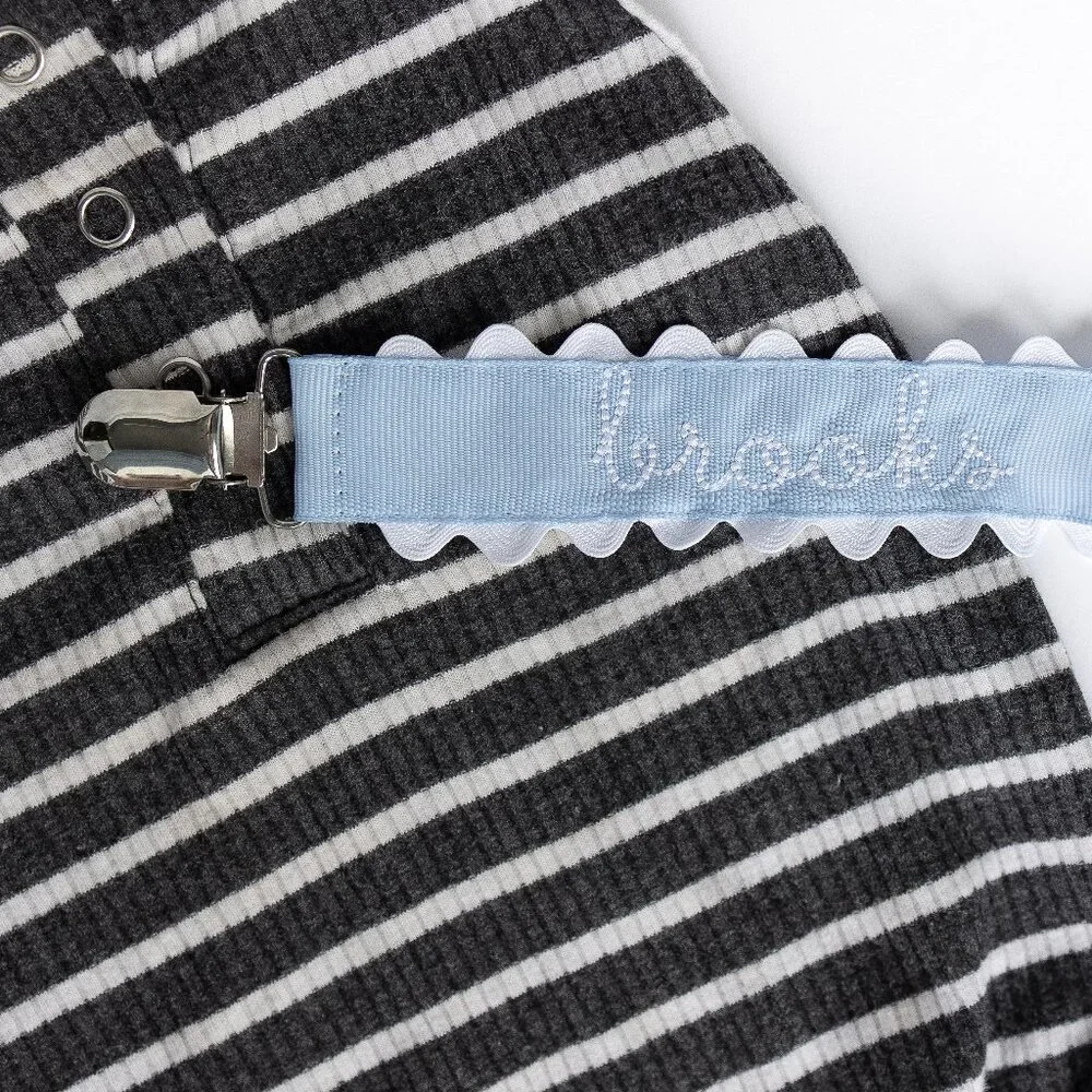 Light Blue Ric Rac Brooks Hand Lettered Pacifier Clip Paci Clip - New - Picture 2 of 3